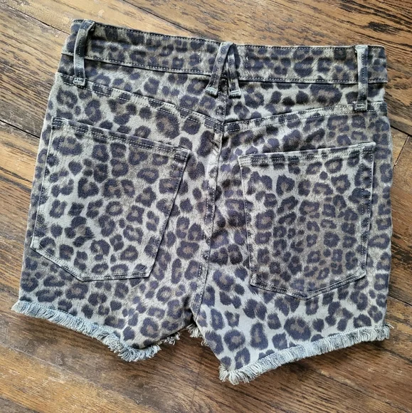 Good American High Rise Shorts size 2/26 - Picture 7 of 10